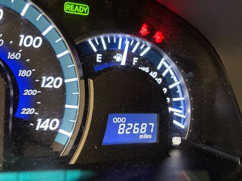 Used 2012 Toyota Camry XLE w/ Leather Pkg FWD image 13