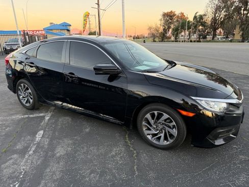 Used 2018 Honda Civic EX image 6