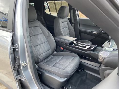 Used 2025 Chevrolet Equinox LT image 19