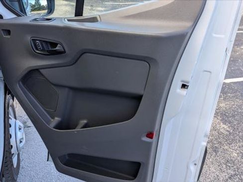 Used 2022 Ford Transit 350 DRW RWD image 19