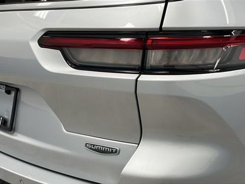 Used 2023 Jeep Grand Cherokee L Summit w/ Advanced Protech Group IV AWD/4WD image 44
