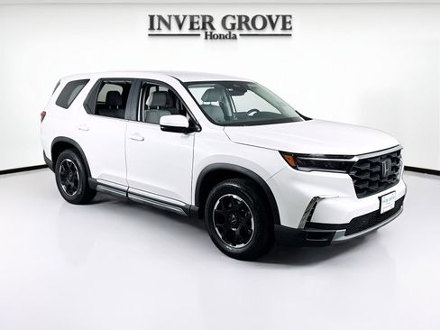 Used 2025 Honda Pilot EX-L image 3