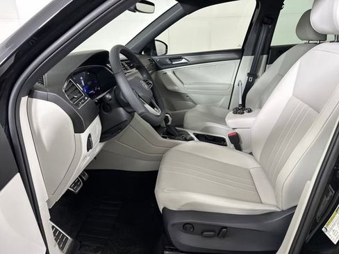 Used 2024 Volkswagen Tiguan SE R-Line image 11
