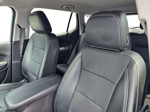 Used 2024 GMC Terrain SLT AWD/4WD image 18
