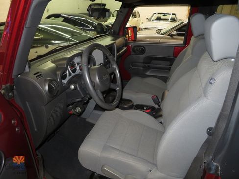Used 2007 Jeep Wrangler Rubicon w/ Dual Top Group AWD/4WD image 3