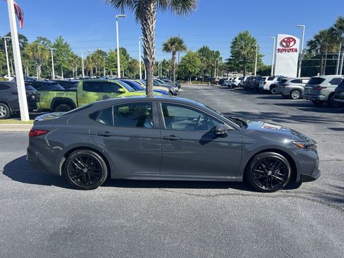Used 2025 Toyota Camry SE FWD image 11
