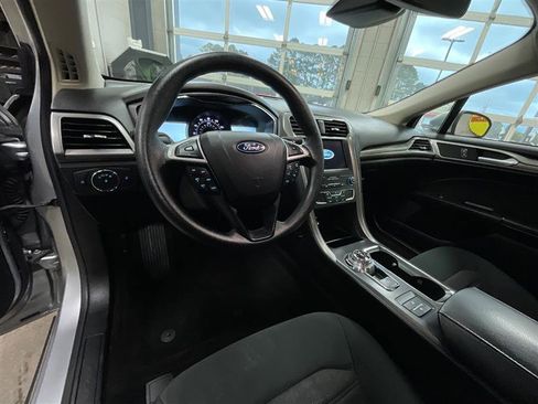 Used 2020 Ford Fusion SE image 13