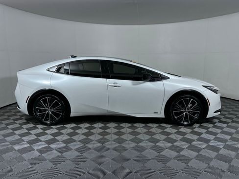 Certified 2024 Toyota Prius XLE image 4