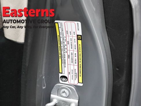 Used 2022 Chrysler Pacifica Limited FWD image 26