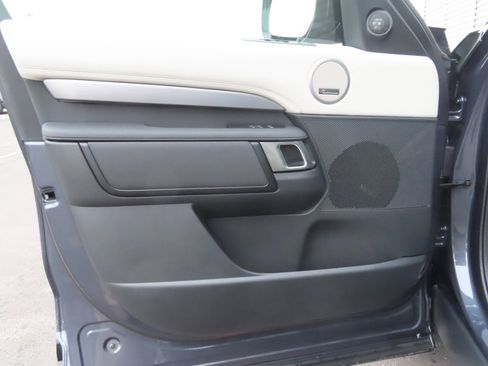 New 2024 Land Rover Discovery Dynamic SE image 30