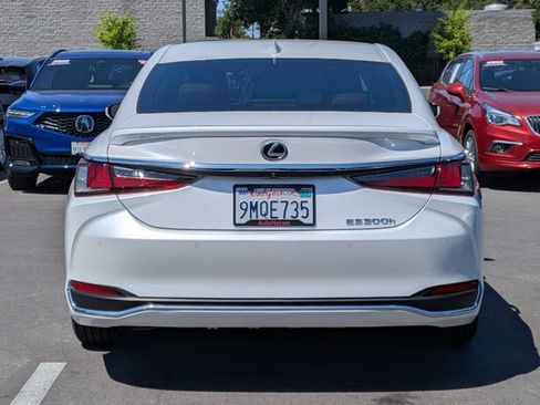 Used 2024 Lexus ES 300h w/ Accessory Package (Z2) FWD image 7