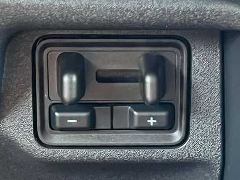 Certified 2025 Ford Expedition Active AWD/4WD image 36