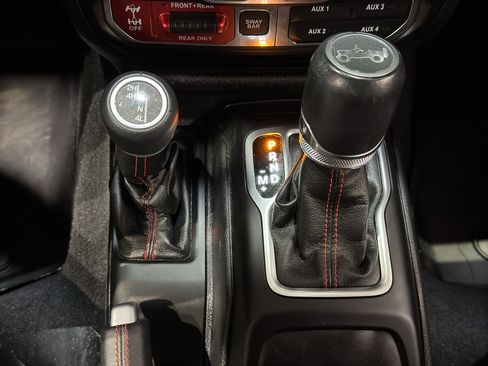 Used 2018 Jeep Wrangler Unlimited Rubicon image 32