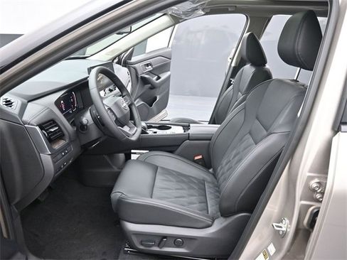 New 2025 Nissan Rogue Platinum w/ Platinum Premium Package image 26