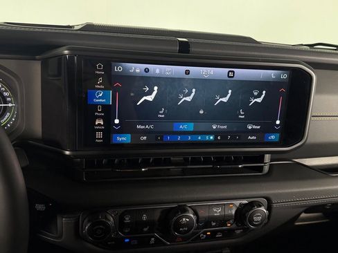 Used 2024 Jeep Wrangler Unlimited Sahara w/ Safety Group AWD/4WD image 18