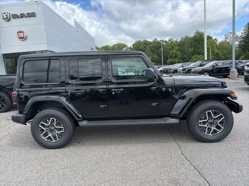 New 2026 Jeep Wrangler Unlimited Sahara AWD/4WD image 2