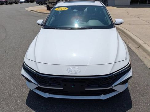 Used 2024 Hyundai Elantra SEL w/ Convenience Package FWD image 4
