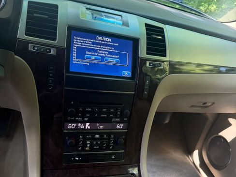 Used 2014 Cadillac Escalade ESV Premium AWD/4WD image 25