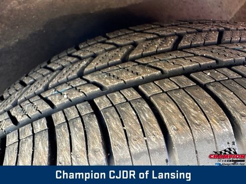 Used 2017 Chrysler Pacifica Touring-L w/ Tire & Wheel Group FWD image 35