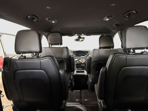 Used 2025 Chrysler Pacifica Select FWD image 27