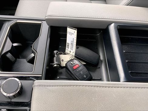 Used 2025 Toyota Tundra Limited AWD/4WD image 14