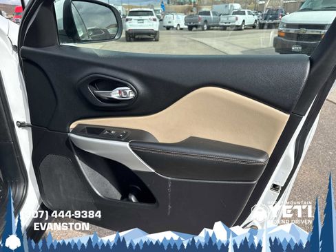 Used 2017 Jeep Cherokee Limited w/ Luxury Group image 12