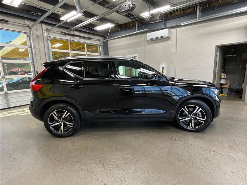 Used 2023 Volvo XC40 B5 Core AWD/4WD image 6