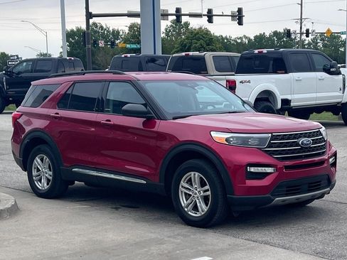 Used 2023 Ford Explorer XLT w/ Equipment Group 202A AWD/4WD image 7