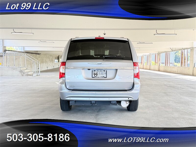 Used 2013 Chrysler Town & Country Limited w/ Luxury Group FWD image 15