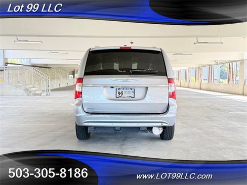 Used 2013 Chrysler Town & Country Limited w/ Luxury Group FWD image 15