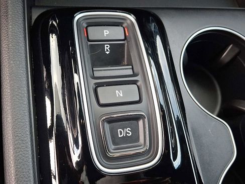 Used 2023 Honda Pilot Sport image 16