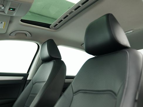 Used 2022 Volkswagen Passat 2.0T SE image 23