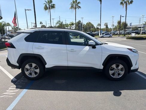 Used 2025 Toyota RAV4 XLE AWD/4WD image 5