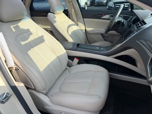 Used 2016 Lincoln MKZ w/ Equipment Group 300A Reserve FWD image 9