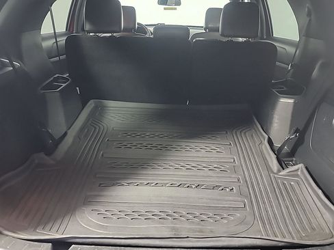 Used 2018 Ford Explorer XLT w/ Equipment Group 202A AWD/4WD image 9