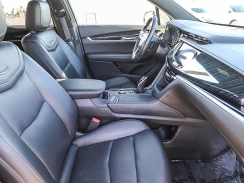 Used 2022 Cadillac XT6 Premium Luxury image 16