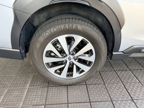 Used 2025 Subaru Outback Premium AWD/4WD image 30