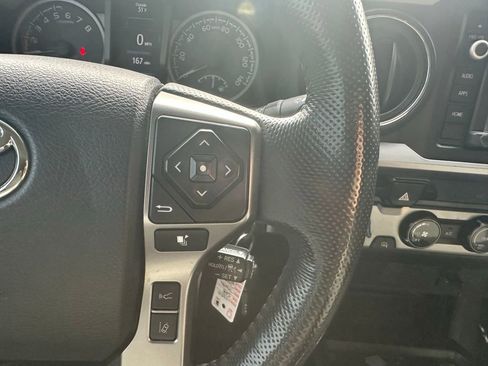 Used 2018 Toyota Tacoma SR5 w/ SR5 Appearance Package (SM) image 22