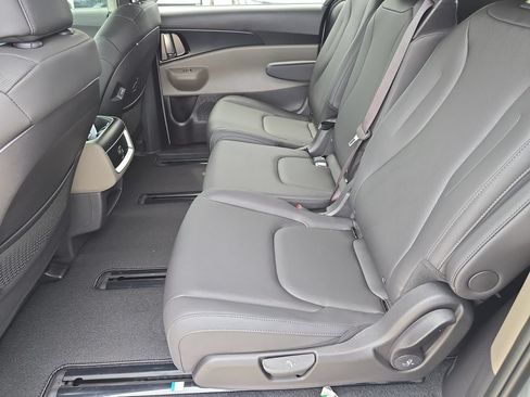 New 2027 Kia Carnival FWD image 16
