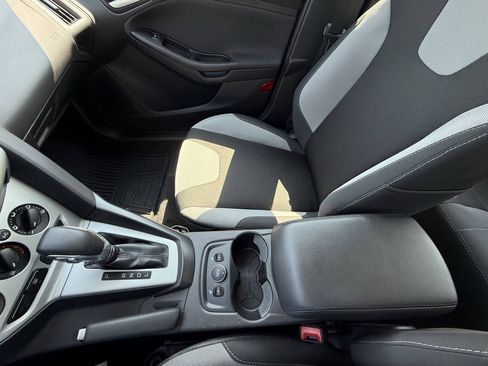 Used 2014 Ford Focus SE w/ SE Sport Package FWD image 12