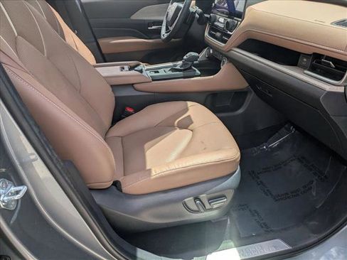 Certified 2025 Toyota Grand Highlander AWD image 19