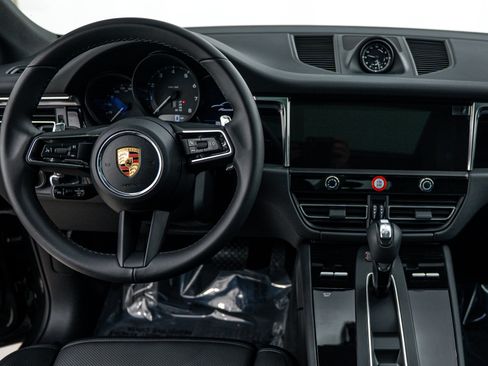 Certified 2026 Porsche Macan AWD/4WD image 21