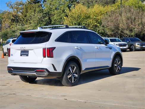 Used 2023 Kia Sorento S image 7