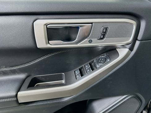 Used 2024 Ford Explorer Limited image 15