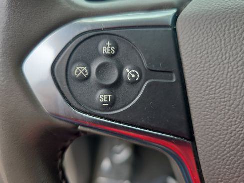 Used 2018 Chevrolet Traverse LT FWD image 19