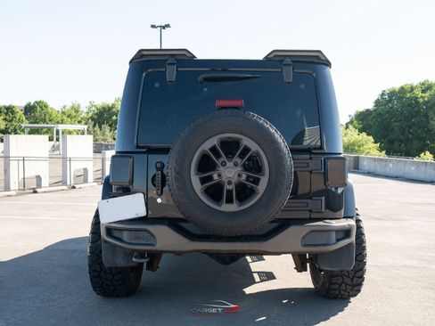 Used 2017 Jeep Wrangler Unlimited Sahara AWD/4WD image 6