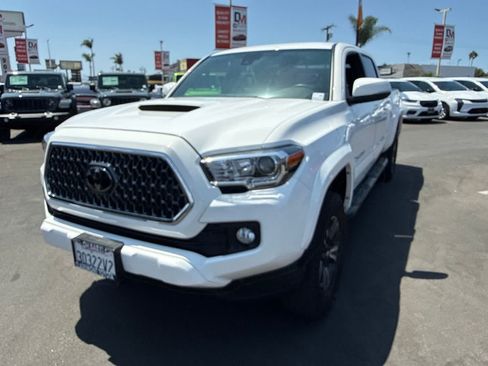 Used 2019 Toyota Tacoma TRD Sport RWD image 2