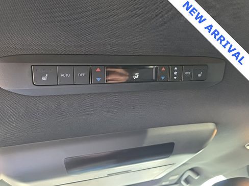 Used 2025 Toyota Sienna Platinum image 39