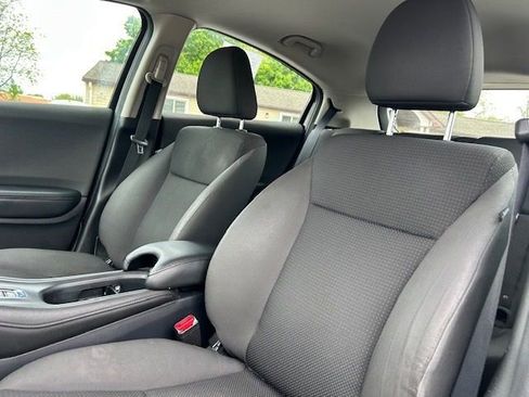 Used 2019 Honda HR-V LX image 11