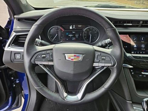 Certified 2025 Cadillac XT6 Premium Luxury FWD image 23